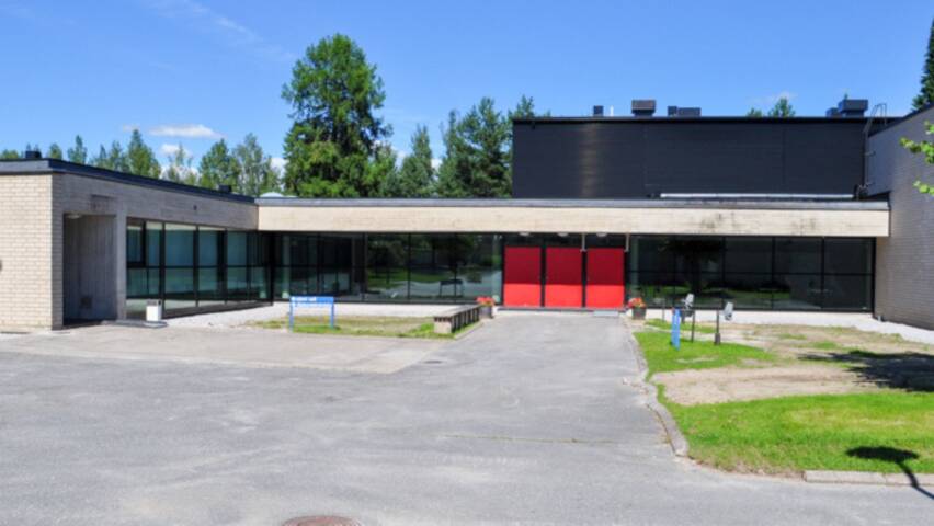 Kurikan seurakuntakeskus, vasemmalla diakoniatoimisto.