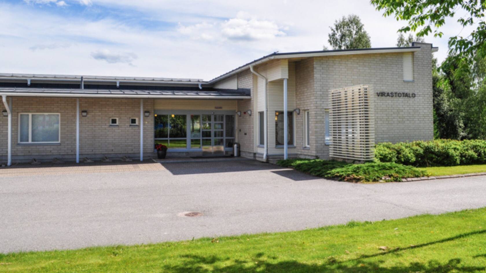 Kurikan seurakuntatoimiston sisäänkäynti.