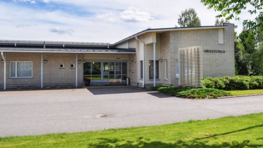 Kurikan seurakuntatoimiston sisäänkäynti.