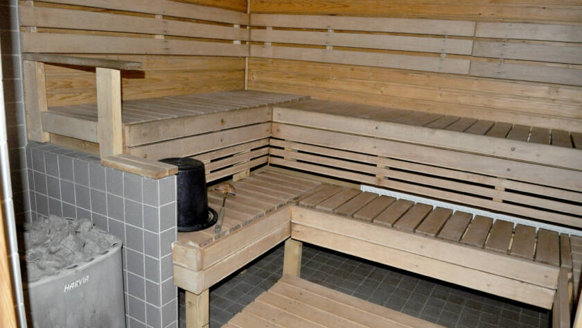 Tyhjä sauna ja sähkökiuas