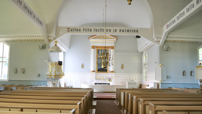 Jurvan kirkko sisältä