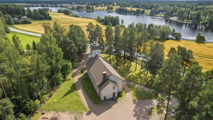 Koskuen kirkon ilmakuva